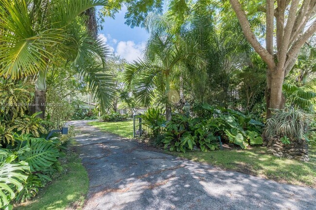 Building Photo - 9240 SW 69th Ct