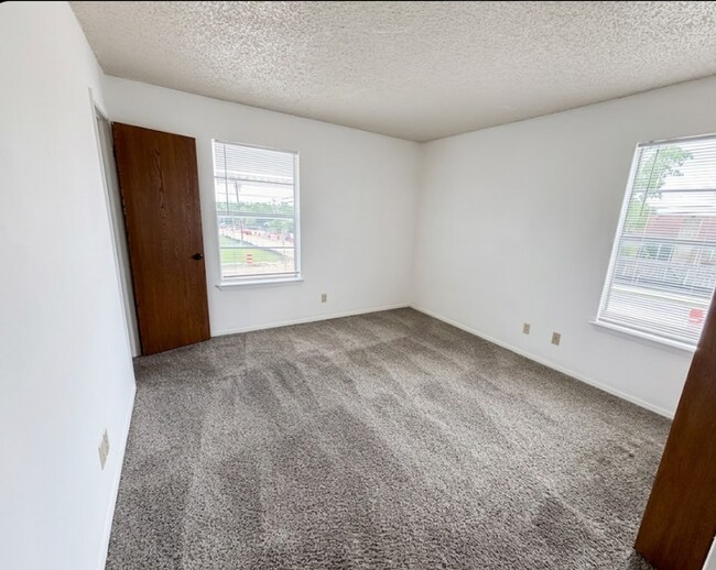 Building Photo - 1315 Quail Cir