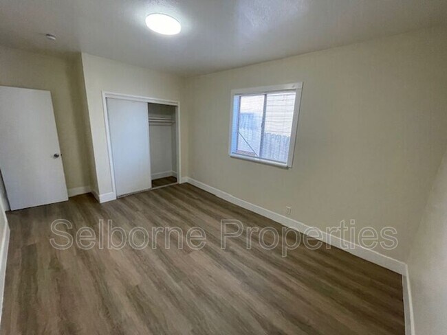 Building Photo - 1944 E 20th St