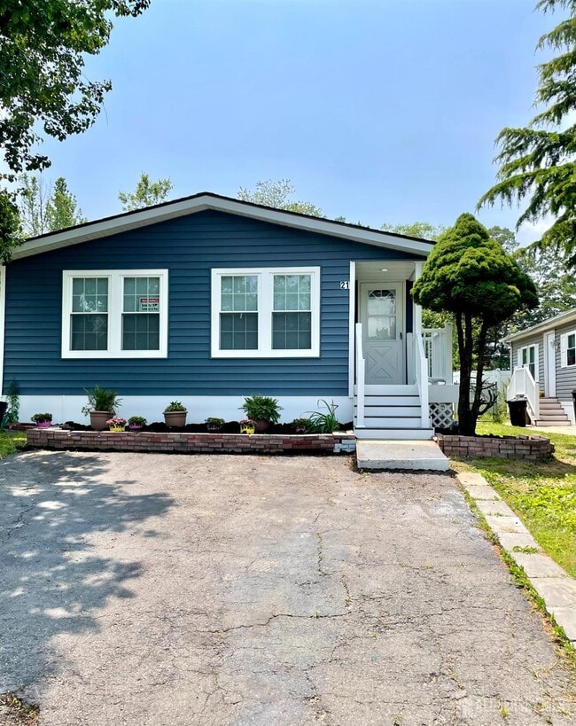 Primary Photo - 21 Forest Dr
