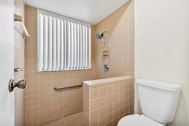 Building Photo - 2801 Deer Creek Country Club Blvd