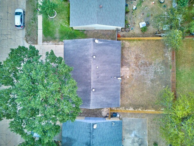 Building Photo - 4406 Kacee Dr