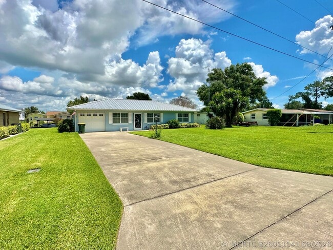 Building Photo - 126 Lake Francis Dr