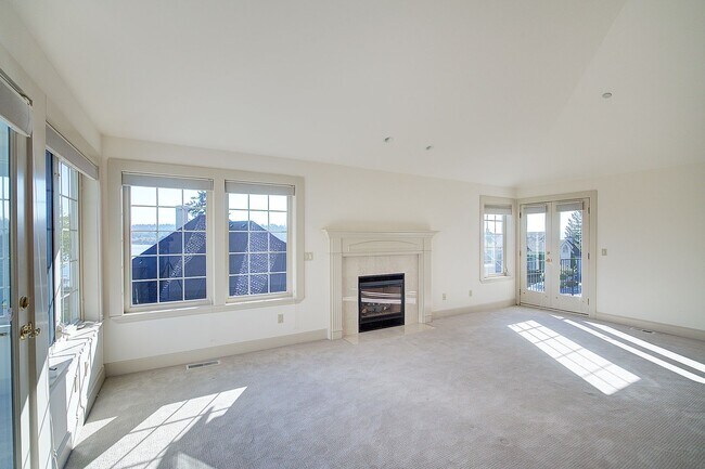 Building Photo - 4bd/4ba Kirkland House