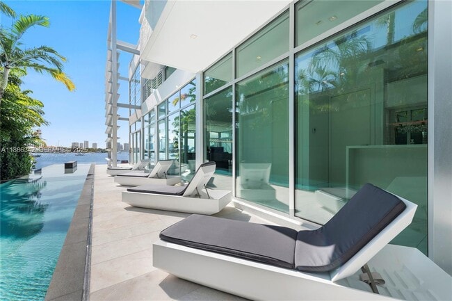 Building Photo - 440 S Hibiscus Dr