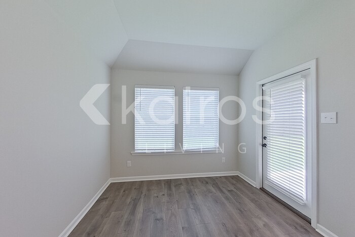 Building Photo - 402 Mango Dr