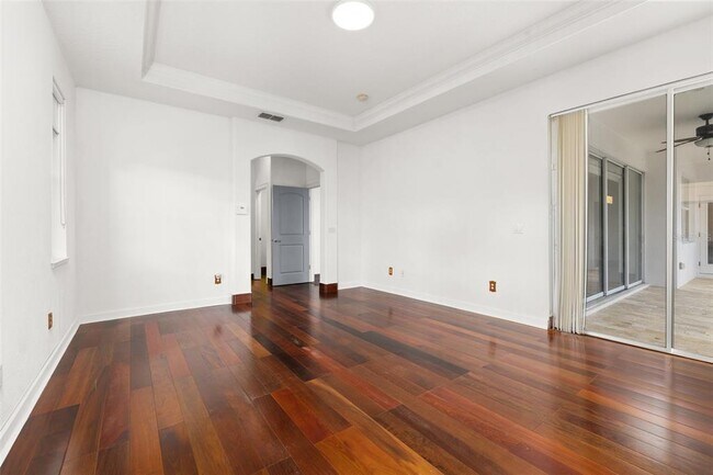 Building Photo - 9484 Walnut Crest Dr