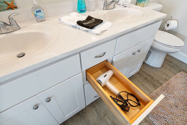 Building Photo - 128 Ashworth Ave