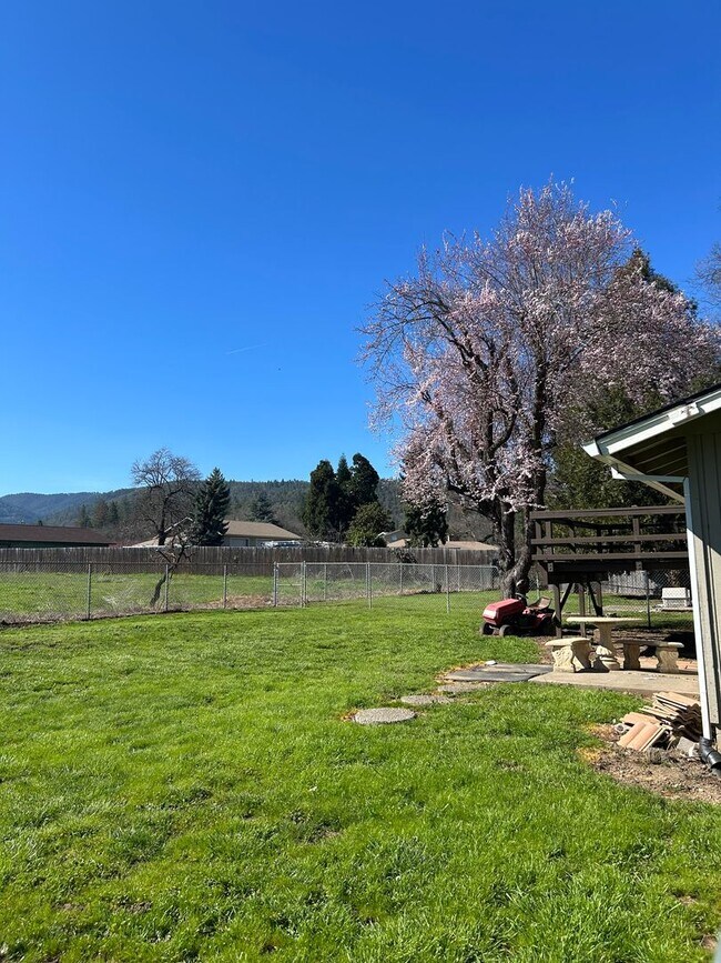 Building Photo - 2883 W Griffin Creek Rd