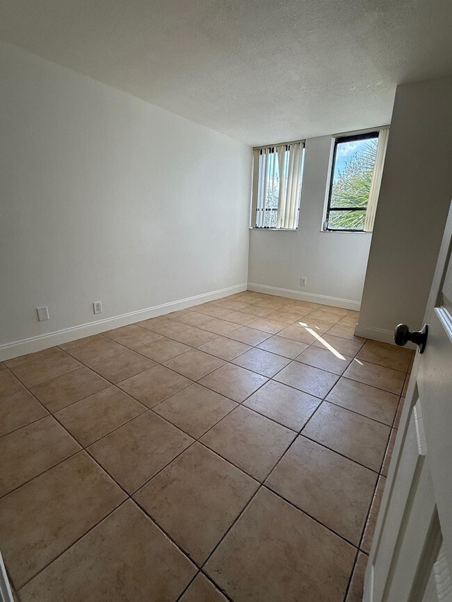 Building Photo - 2050 N Congress Ave