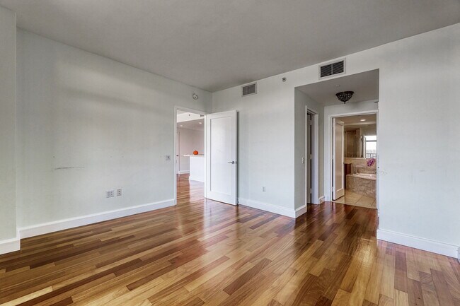 Building Photo - 8100 River Rd