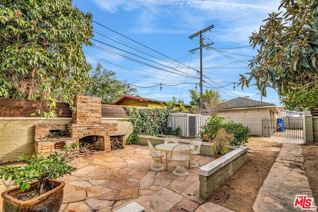 Building Photo - 2014 5th Ave