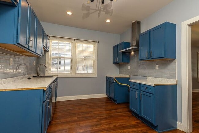 Building Photo - Midtown Charm!  Updated 3BR/2BA house