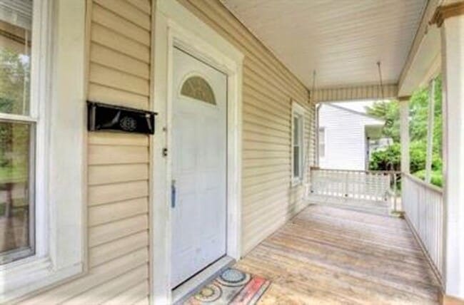 Building Photo - 1011 W Tremont St