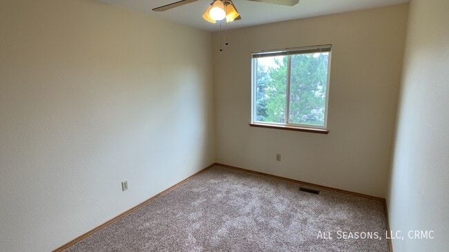 Building Photo - 1334 S Canoe Creek Dr