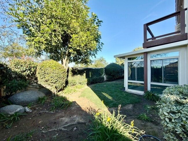 Building Photo - Spacious Home with Expansive Loft!