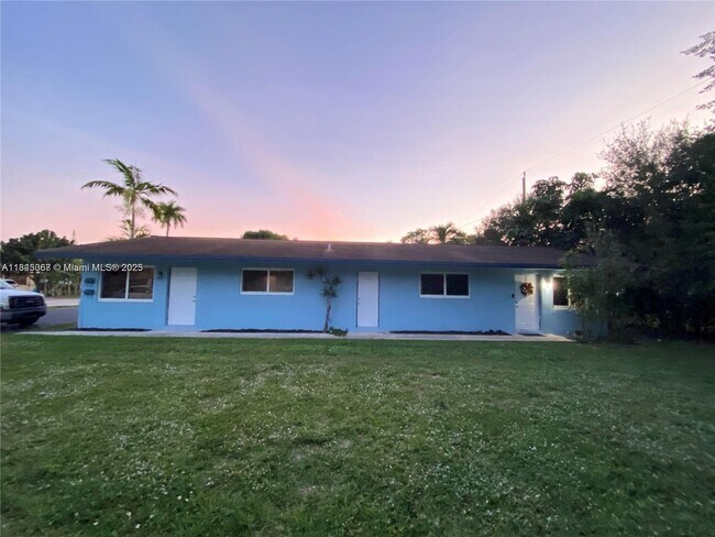 Building Photo - 2641 SW 13th Ave