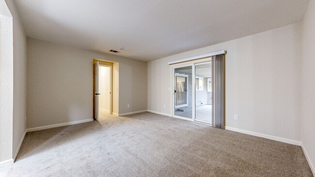 Building Photo - Meticulously Maintained Four Bedroom Singl...