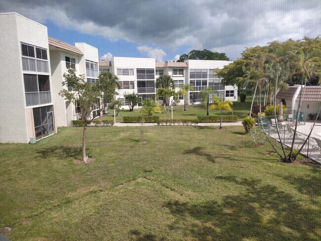 Building Photo - 6850 Royal Palm Blvd