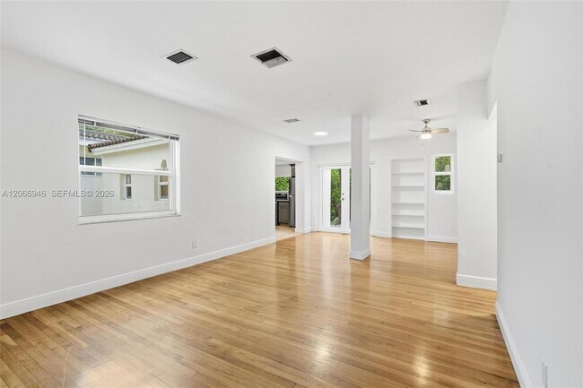 Building Photo - 2355 Overbrook St