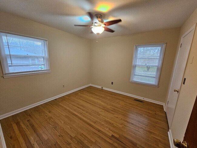 Building Photo - Beautiful 3 Bedroom Ranch in Central Manchester