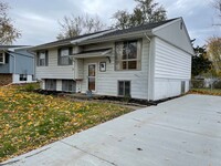 Building Photo - Updated BiLevel Home