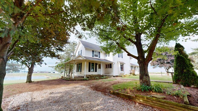 Building Photo - 4 bedroom farm house in Plymouth Shiloh Schools