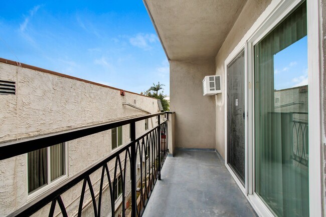 Building Photo - 1140 N Ogden