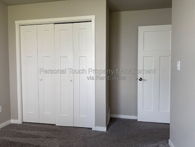 Building Photo - 1067 Barnes Dr W