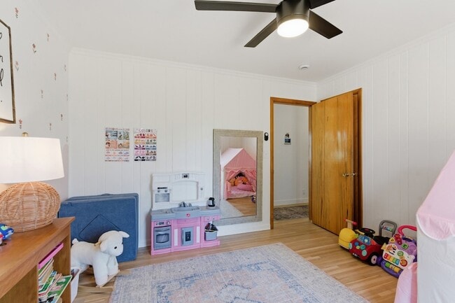 Building Photo - 2820 Donna Hill Dr