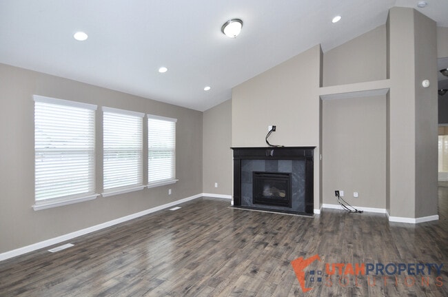 Building Photo - 6332 Spray Lake Dr