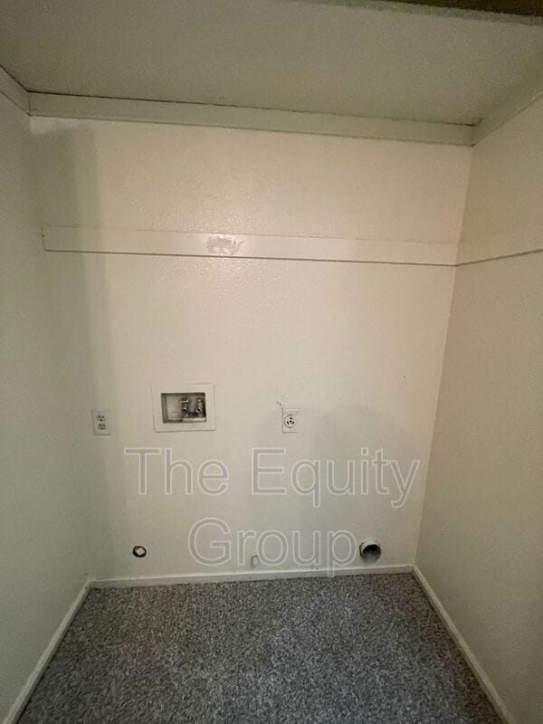 Building Photo - 1345 E Castleview Dr