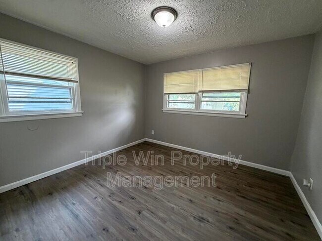 Building Photo - 1113 Highmont Dr