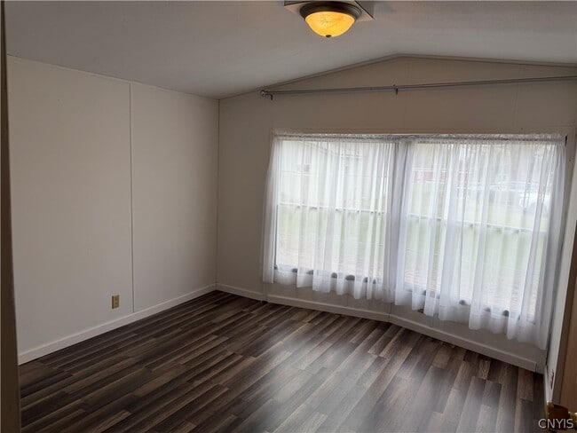 Building Photo - 15 Oswego St