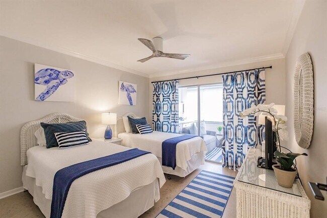 Building Photo - 1055 W Peppertree Dr