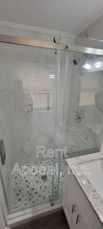 Building Photo - 5370 Longmeadow Ln