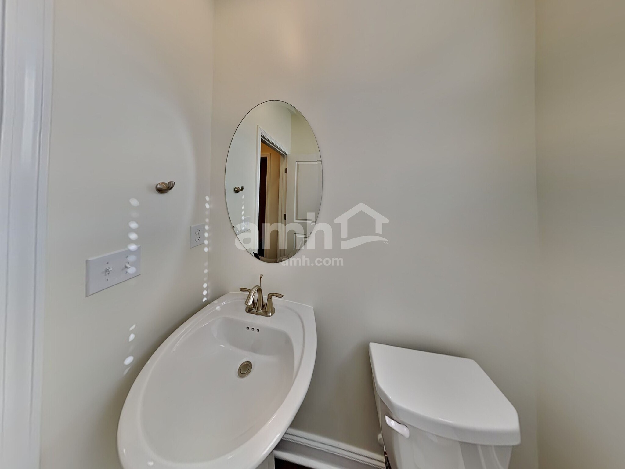 Building Photo - 2071 Williamshire Ln