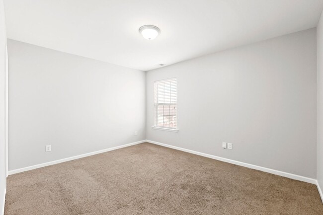 Building Photo - 200 Willow Grv Wy