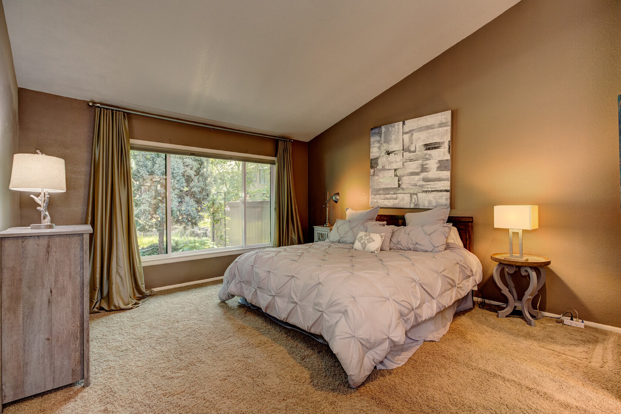 Over looks the pond - 1923 S Teal Ln