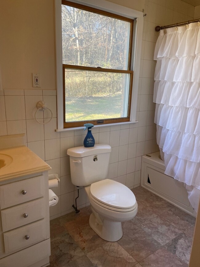 Building Photo - 2027 Reservoir Rd