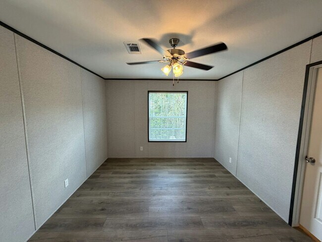 Building Photo - 156 Lakeside Garden Cir