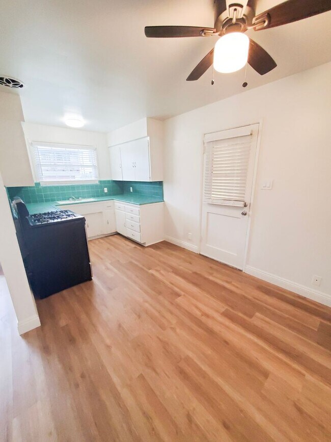 Building Photo - 810 Buena Vista