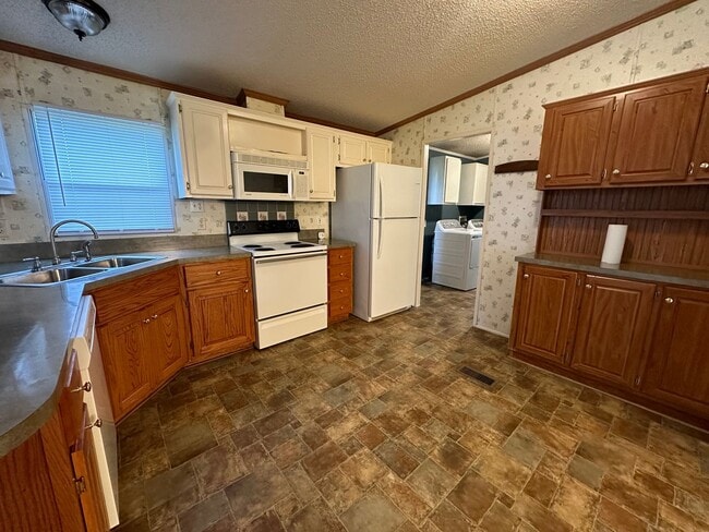 Building Photo - Charm & Commuter Convenience – 3BR/2BA Outside City Limits