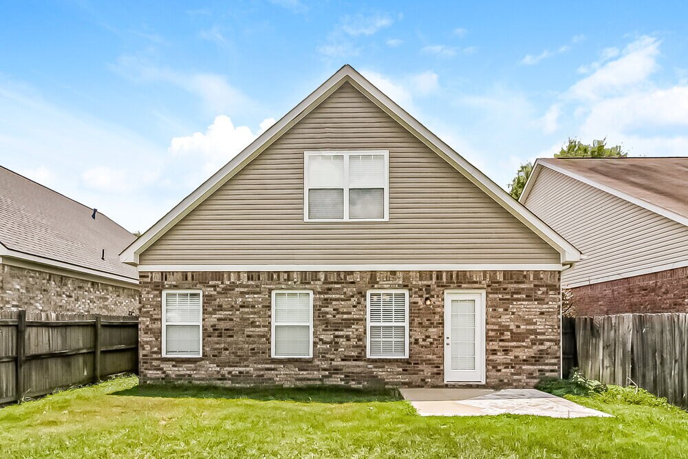 Building Photo - 9864 White Poplar Dr