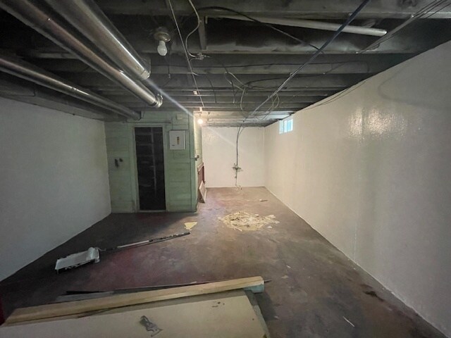 Building Photo - 2229 Parkview Pl