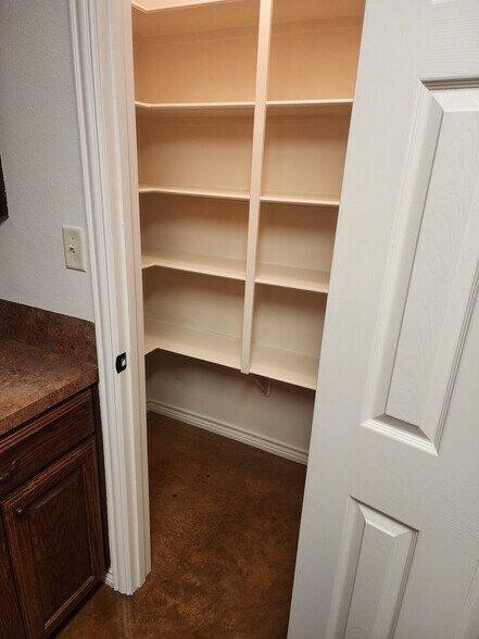 Building Photo - 13372 Country Meadow Ln