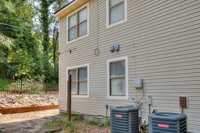 Building Photo - 1406 Johns Rd