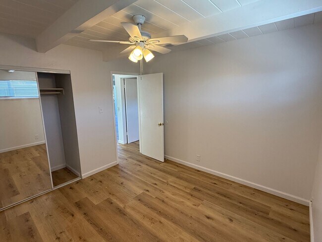 Building Photo - 5300 School St