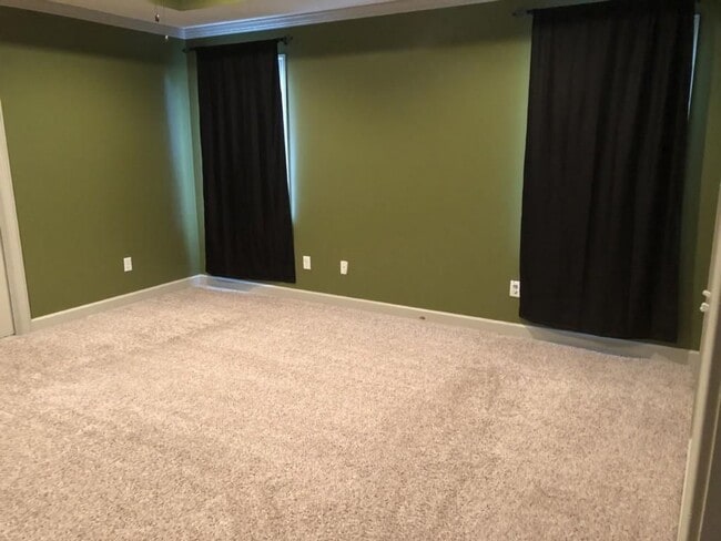Building Photo - Modern Elegance in Valdosta: Spacious 4BR/...