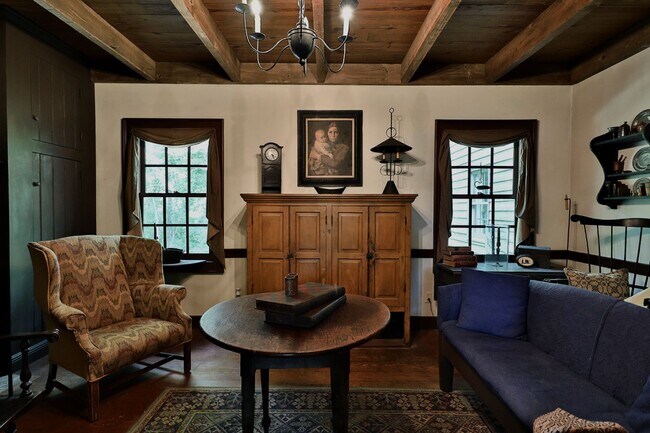 Building Photo - Custom- Built, Log Home in Martin, TN! (WEEKLY RENTAL ONLY)